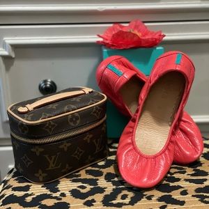 Poppy Tieks in excellent condition